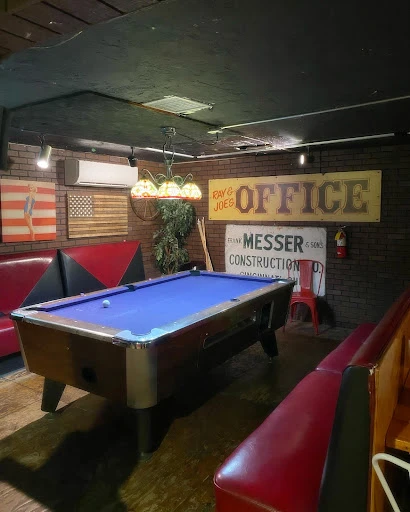 Dillon's Burgers & Beers Restaurant photo 3