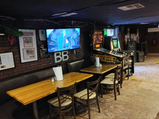 Dillon's Burgers & Beers Restaurant photo 9