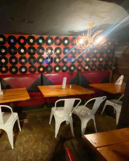 Dillon's Burgers & Beers Restaurant photo 7