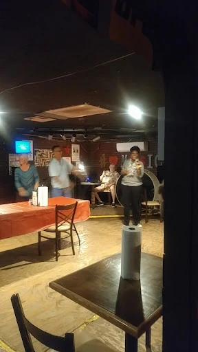 Dillon's Burgers & Beers Restaurant photo 5