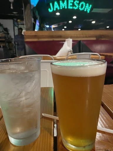 Dillon's Burgers & Beers Restaurant photo 4
